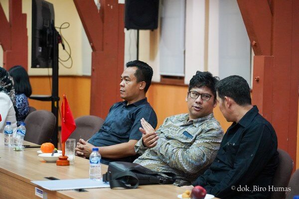 foto deklarasi garansi - 18 Suasana Rapat dewan pendirian GARANSI