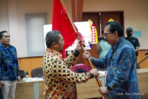 foto deklarasi garansi - 5 Acara Penyerahan Bendera GARANSI dari Rektor UKI Prof. Dr. Dhaniswara K. Harjono, S.H., M.H., MBA. kepada ketua pendiri garansi Rudi Sembiring Meliala