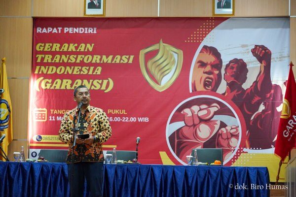 foto deklarasi garansi - 7 ketua dewan pendiri Rudi Sembiring Meliala Memberikan Sambutan Acara Rapat Pendirian GARANSI