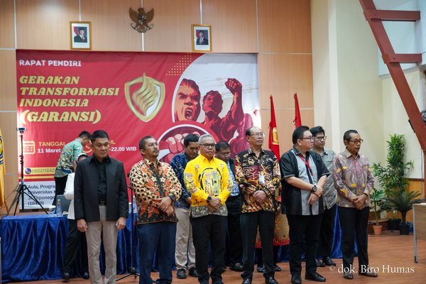 Foto bersama dengan Anggota dewan pendiri