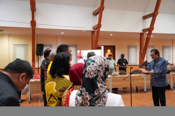 PENGUKUHAN PENGURUS DPP GARANSI OLEH REKTOR UKI