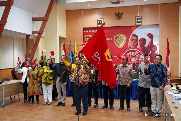 Pengibaran bendera GARANSI bersama Anggota dewan pendiri