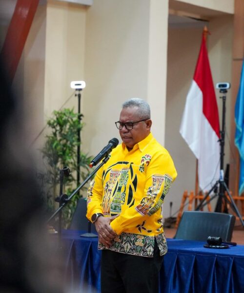 pembacaan doa oleh Cyfrianus Y. Mambay, S.Pd, M.Si.