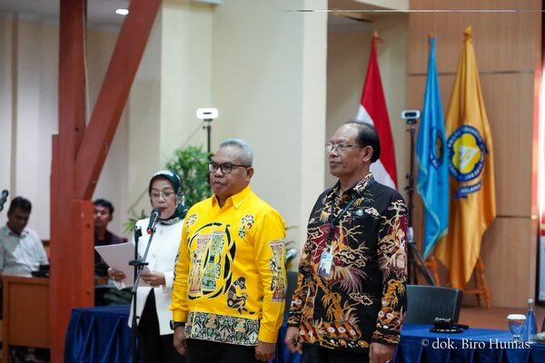 Dr. Hulman Panjaitan, S.H., M.H & Cyfrianus Y. Mambay, S.Pd, M.Si.