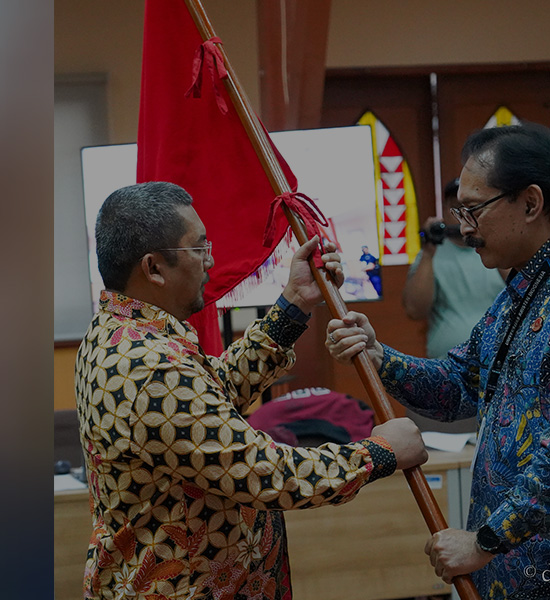 Acara Penyerahan Bendera GARANSI dari Rektor UKI Prof. Dr. Dhaniswara K. Harjono, S.H., M.H., MBA. kepada ketua pendiri garansi Rudi Sembiring Meliala
